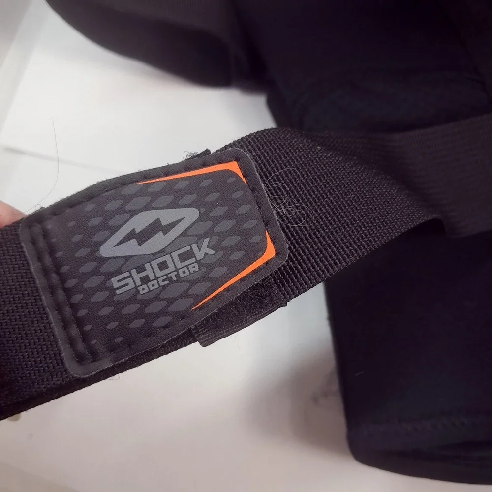 Shock Doctor 875 ultra knee support brace with bilateral hinges sz MEDIUM black